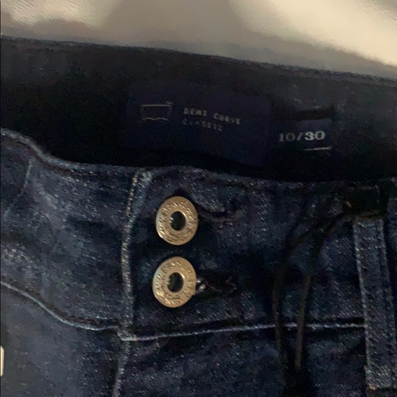 Ladies Levi’s - Picture 4 of 8